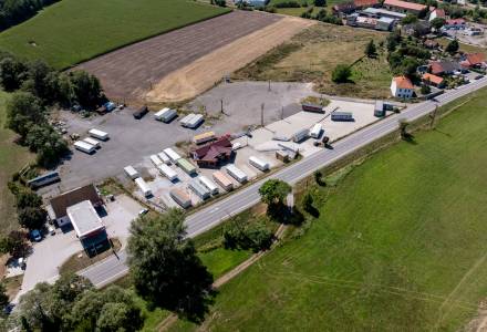                                     Prodej provozního areálu s administrativní budovou 262 m2, pozemky celkem 35.078 m2, dálnice D35, Sadová u Sovětic
                                