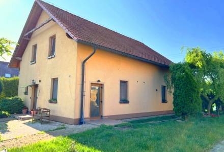                                     Prodej RD užitná plocha 148 m2, s krytým zahradním bazénem, pozemky celkem 1197 m2, Nový Drahov, Třebeň
                                