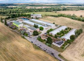 Prodej provozního areálu, užitná plocha 3.347 m2, pozemky celkem 46.263 m2, Bezděkov, Žatec, z majetku Femme Plus, a.s.