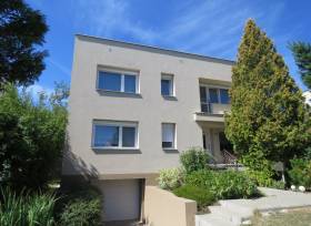 Prodej samostatného RD 6+2 s garáží a pozemkem 1058 m², obec Pozořice, okres Brno-venkov