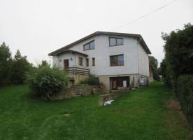 Prodej spoluvlastnický podíl id. 1/2 na RD s pozemky, celková výměra pozemků 1755 m2, k.ú. Drozdov v Čechách, okr. Beroun