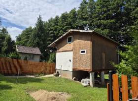 Prodej rekreačního objektu (rozestavěné chaty), pozemky celkem 388 m2, Libušín, Kladno, Středočeský kraj