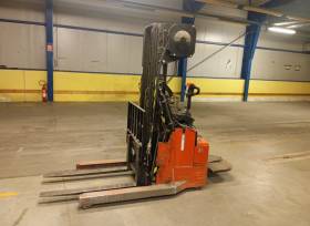 Ruční vysokozdvižný elektrický vozík BT RWE 120, výrobní číslo 6022235, rok výroby 2008