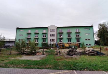                                     Prodej rozestavěného bytového domu pro seniory, užitná plocha 1600 m2, pozemky celkem 1054 m2, Český Těšín
                                