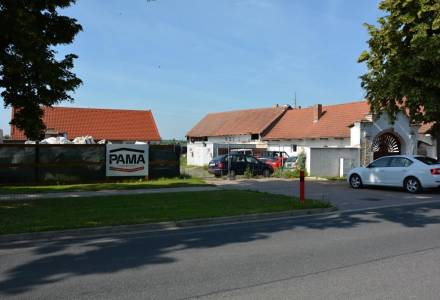                                     Prodej areálu s venkovskou usedlostí (RD 83 m2, hospodářská stavba, stodola), pozemek celkem 3.071 m2, Kouty u Poděbrad
                                