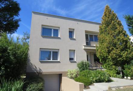                                     Prodej samostatného RD 6+2 s garáží a pozemkem 1058 m², obec Pozořice, okres Brno-venkov
                                