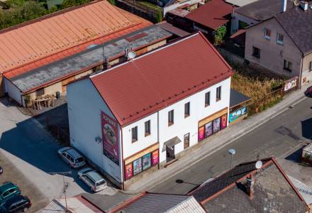                                     Prodej provozní budovy (obchod, servis, kanceláře) 406 m2, původně bytový dům, pozemky celkem 691 m2, Úpice, Trutnov
                                