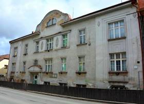 VEŘEJNÁ DRAŽBA - Stavba občanské vybavenosti - zastavěná plocha 1.260 m2, pozemky celkem 1.534 m2, z majetku Města Příbram