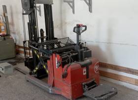 Ruční vysokozdvižný elektrický vozík BT RWE 120, výrobní číslo 6022235, rok výroby 2008