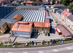 Prodej víceúčelového areálu (výroba, sklady, administrativa), zastavěná plocha 8.703 m2, pozemky celkem 9.580 m2, Úpice, Trutnov