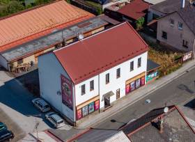 Prodej provozní budovy (obchod, servis, kanceláře) 406 m2, původně bytový dům, pozemky celkem 691 m2, Úpice, Trutnov
